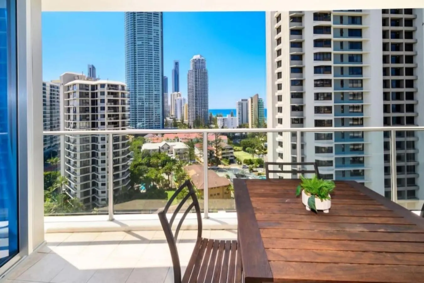 Serenity In Surfers Ocean Views Wifi Parking Gold Coast