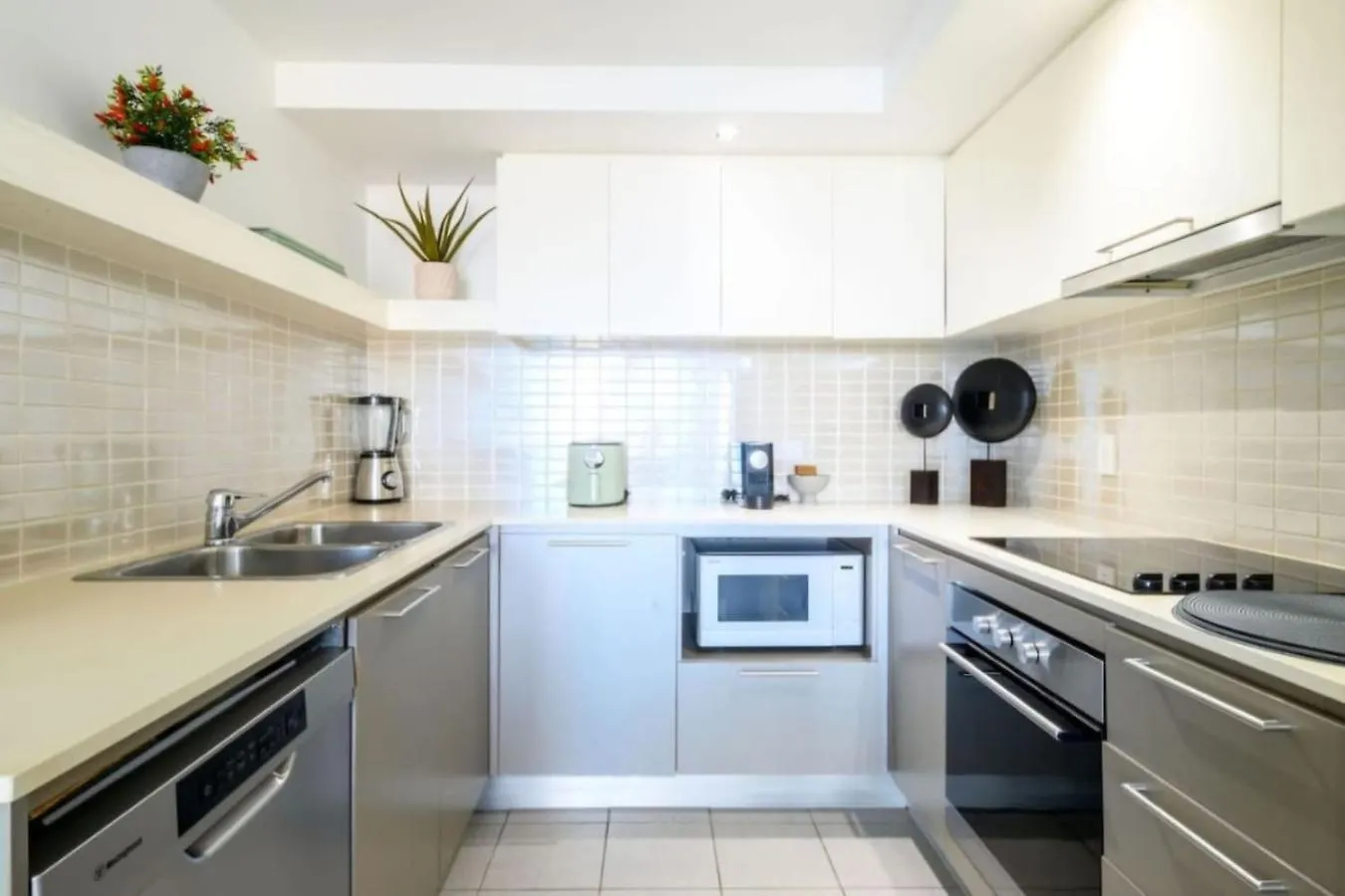 Holiday home Serenity In Surfers Ocean Views Wifi Parking Gold Coast