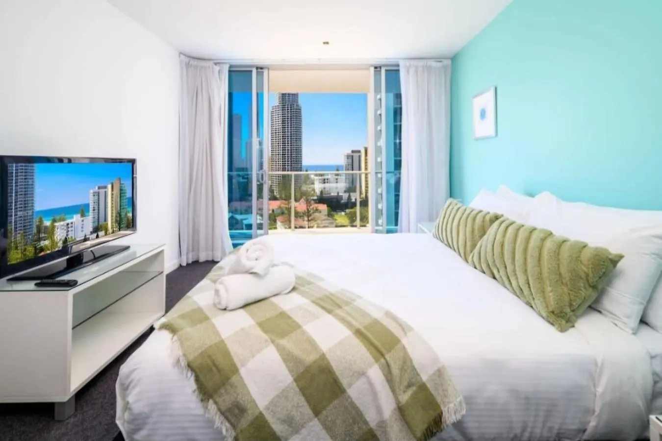 Holiday home Serenity In Surfers Ocean Views Wifi Parking Gold Coast
